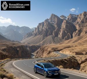 رنو برقی در جاده بینشهری ایران با مناظر کوهستانی و آسمان صاف